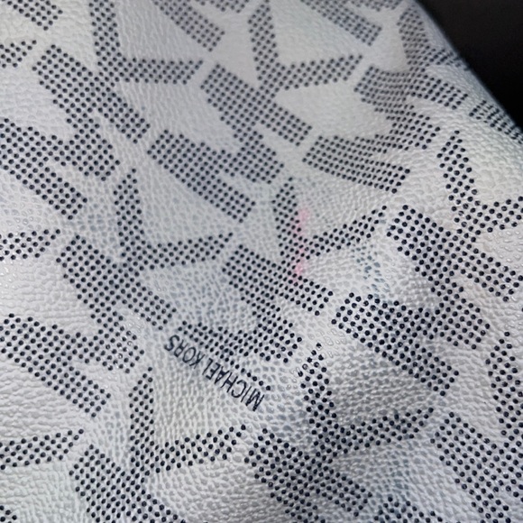 Michael Kors MK Cindy LG Dome Crossbody | Color: Navy Blue & White - Picture 9 of 9